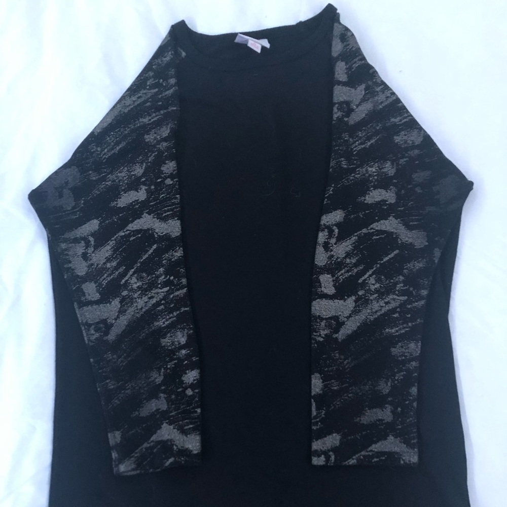 This is a LuLaRoe randy shirt, with a simmer look/texture to it! It’s a size S.
